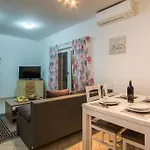 Apartmán Family-friendly With Swimming Pool Verunic, Dugi Otok - 14286 Veli Rat