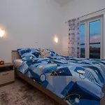 Apartmán Family-friendly With Swimming Pool Verunic, Dugi Otok - 14286 Veli Rat