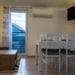 Family-friendly With Swimming Pool Verunic, Dugi Otok - 14286 Apartmán Veli Rat
