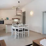 Apartmán Family-friendly With Swimming Pool Verunic, Dugi Otok - 14286 Veli Rat