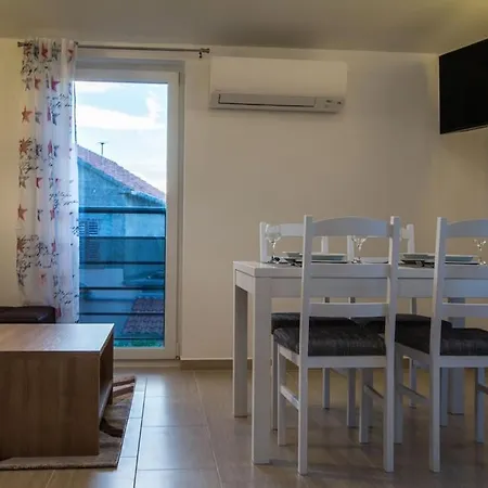 Family Friendly With A Swimming Pool Verunic, Dugi Otok - 14286 דירה ולי ראט
