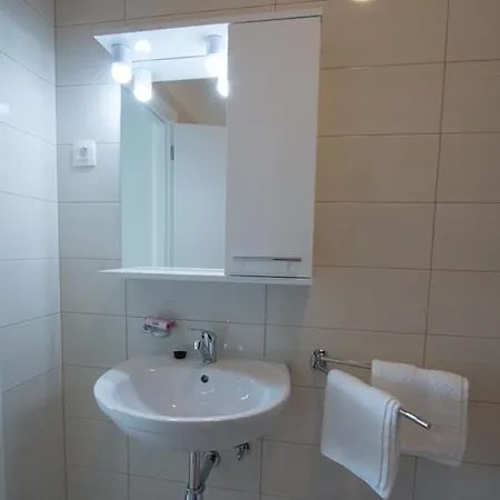 Family Friendly With A Swimming Pool Verunic, Dugi Otok - 14286
