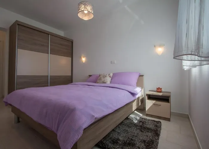 Family-friendly With Swimming Pool Verunic, Dugi Otok - 14286 * Veli Rat