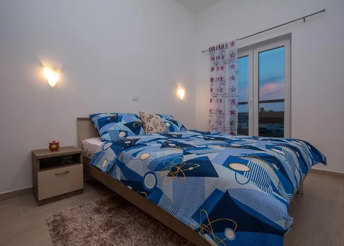 Apartman Family-friendly With Swimming Pool Verunic, Dugi Otok - 14286 Veli Rat