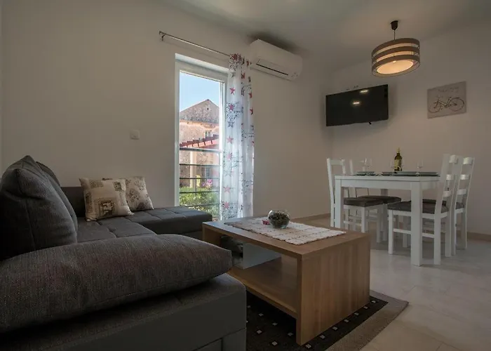 Family-friendly With Swimming Pool Verunic, Dugi Otok - 14286