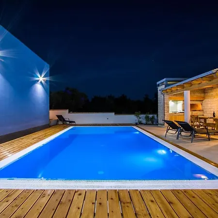 شقة Family Friendly With A Swimming Pool Verunic, Dugi Otok - 14286