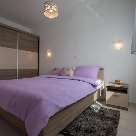 Family-friendly With Swimming Pool Verunic, Dugi Otok - 14286 * Veli Rat