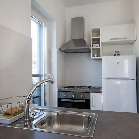 Family-friendly With Swimming Pool Verunic, Dugi Otok - 14286 * Veli Rat