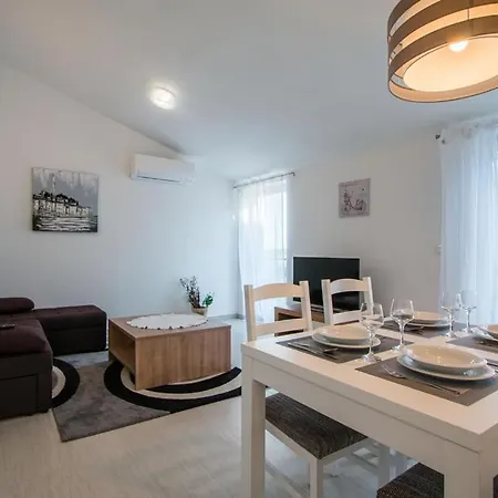 Apartment Family-friendly With Swimming Pool Verunic, Dugi Otok - 14286