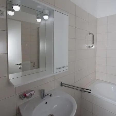 شقة Family Friendly With A Swimming Pool Verunic, Dugi Otok - 14286 فيلي رات