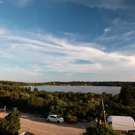Family Friendly With A Swimming Pool Verunic, Dugi Otok - 14286 شقة