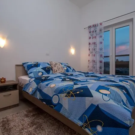شقة Family Friendly With A Swimming Pool Verunic, Dugi Otok - 14286 فيلي رات