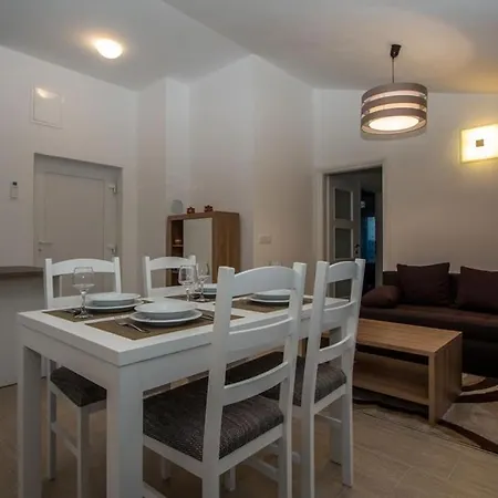 Family-friendly With Swimming Pool Verunic, Dugi Otok - 14286 Apartament