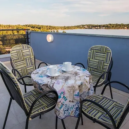 Family-friendly With Swimming Pool Verunic, Dugi Otok - 14286 * Veli Rat