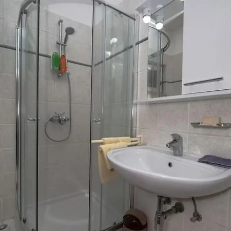شقة Family Friendly With A Swimming Pool Verunic, Dugi Otok - 14286 فيلي رات