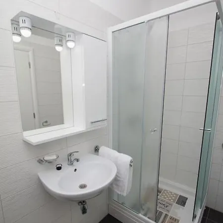 Family Friendly With A Swimming Pool Verunic, Dugi Otok - 14286 شقة فيلي رات