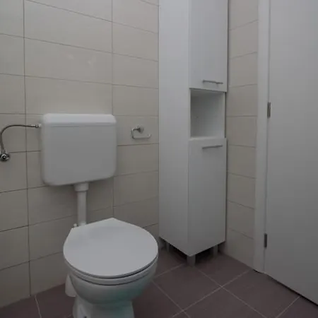 Family Friendly With A Swimming Pool Verunic, Dugi Otok - 14286 شقة *