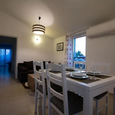 Family-friendly With Swimming Pool Verunic, Dugi Otok - 14286 Veli Rat
