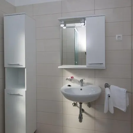 Family-friendly With Swimming Pool Verunic, Dugi Otok - 14286 Apartament *