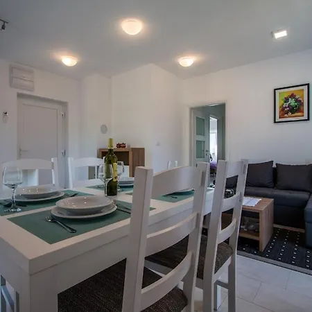 Family-friendly With Swimming Pool Verunic, Dugi Otok - 14286 Apartament Veli Rat