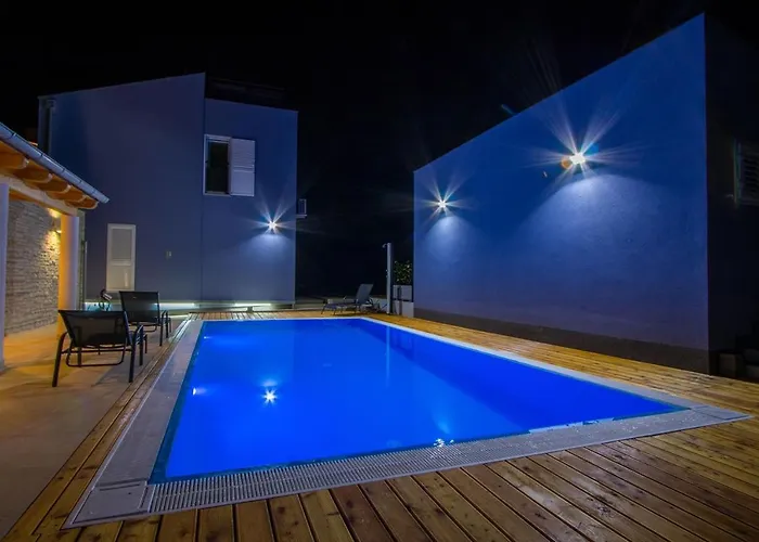 Family-friendly With Swimming Pool Verunic, Dugi Otok - 14286 * Veli Rat