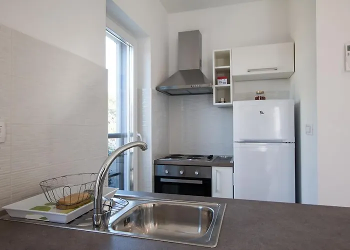 Family-friendly With Swimming Pool Verunic, Dugi Otok - 14286 * Veli Rat