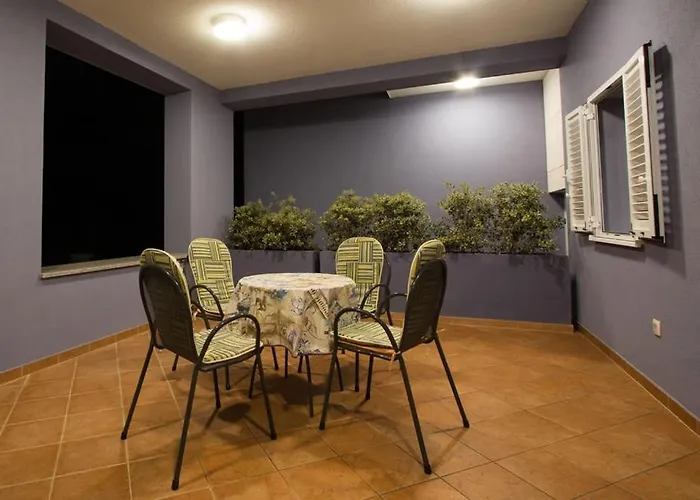Family-friendly With Swimming Pool Verunic, Dugi Otok - 14286 * Veli Rat