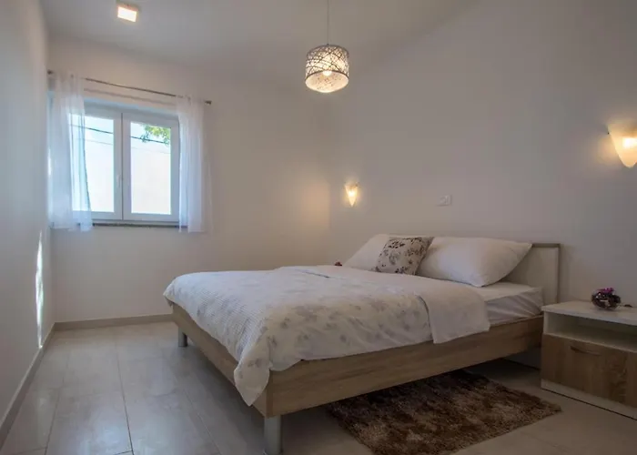 Family-friendly With Swimming Pool Verunic, Dugi Otok - 14286 Apartment *