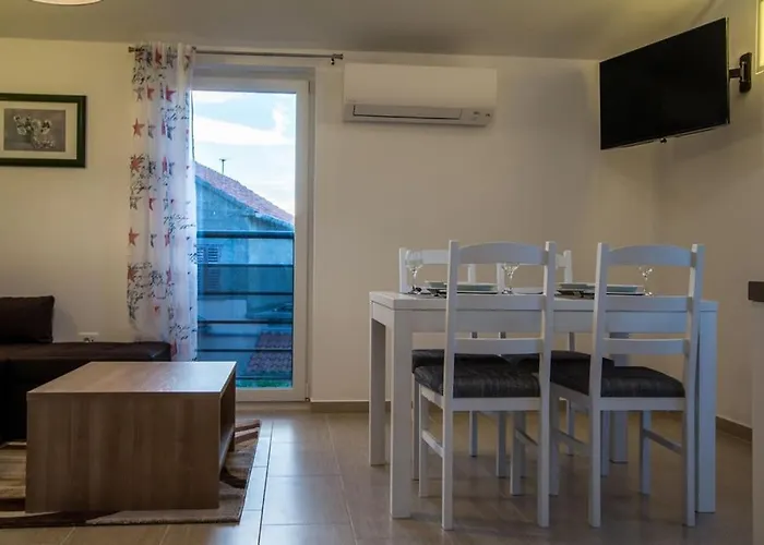 Family-friendly With Swimming Pool Verunic, Dugi Otok - 14286 Apartment Veli Rat
