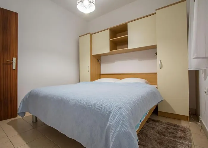 Family-friendly With Swimming Pool Verunic, Dugi Otok - 14286 Apartment Veli Rat