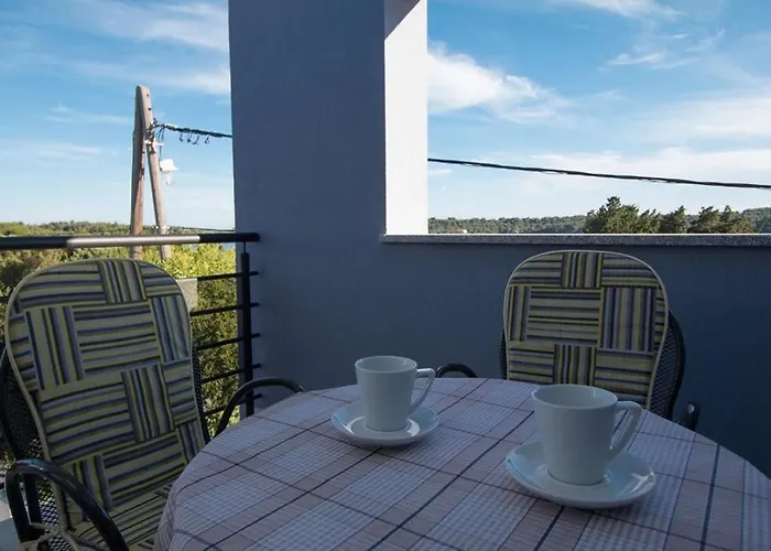 Family-friendly With Swimming Pool Verunic, Dugi Otok - 14286 Apartment *