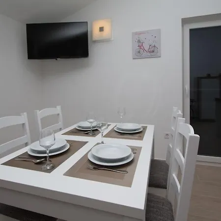 Family-friendly With Swimming Pool Verunic, Dugi Otok - 14286 Veli Rat