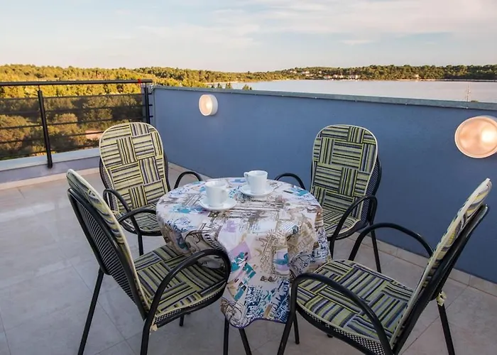 Family-friendly With Swimming Pool Verunic, Dugi Otok - 14286 * 벨리 라트